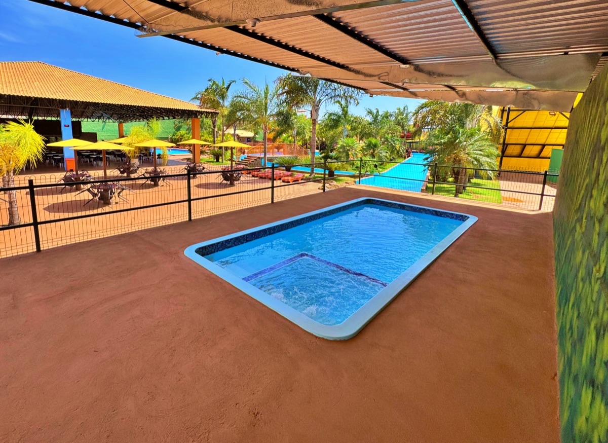 Piscina Coberta e Aquecida